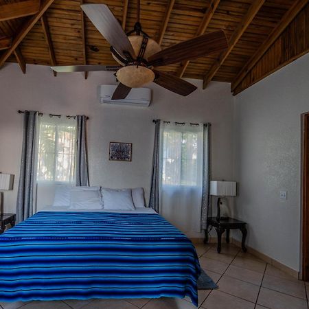 ويست باي Seaside Inn Roatan المظهر الخارجي الصورة