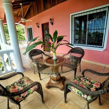 ويست باي Seaside Inn Roatan المظهر الخارجي الصورة