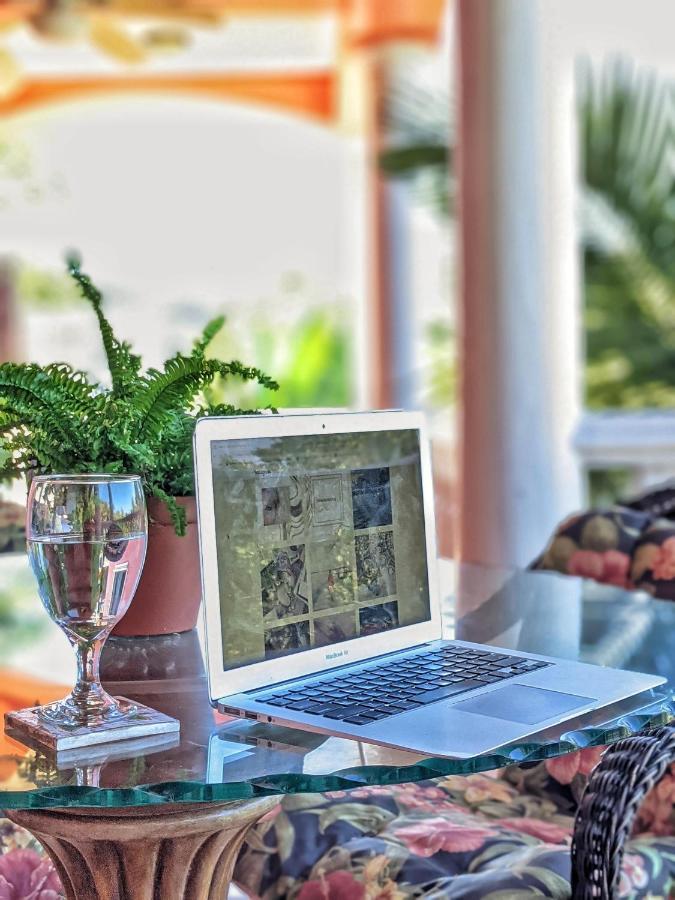 ويست باي Seaside Inn Roatan المظهر الخارجي الصورة