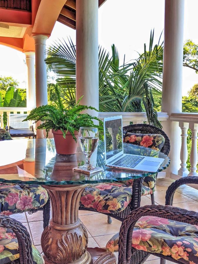 ويست باي Seaside Inn Roatan المظهر الخارجي الصورة