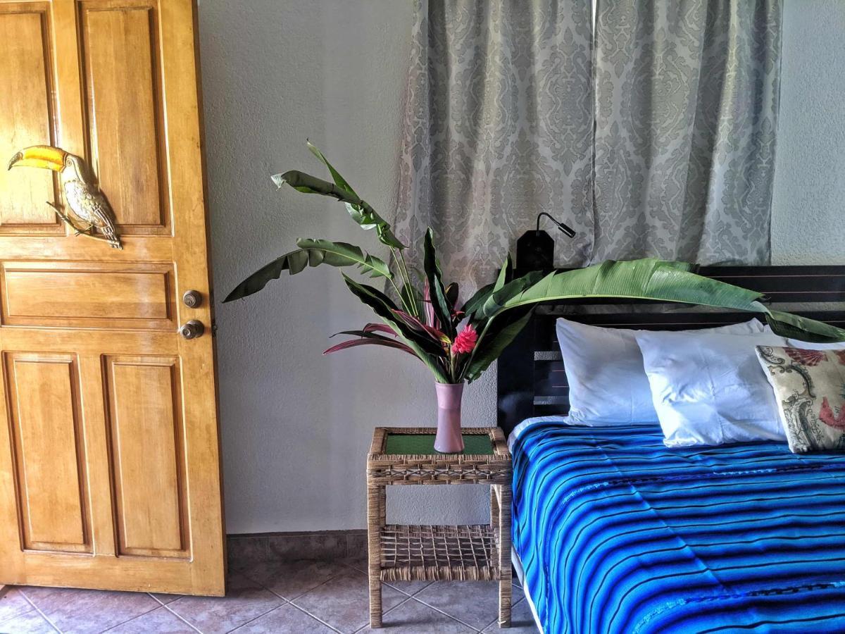 ويست باي Seaside Inn Roatan المظهر الخارجي الصورة