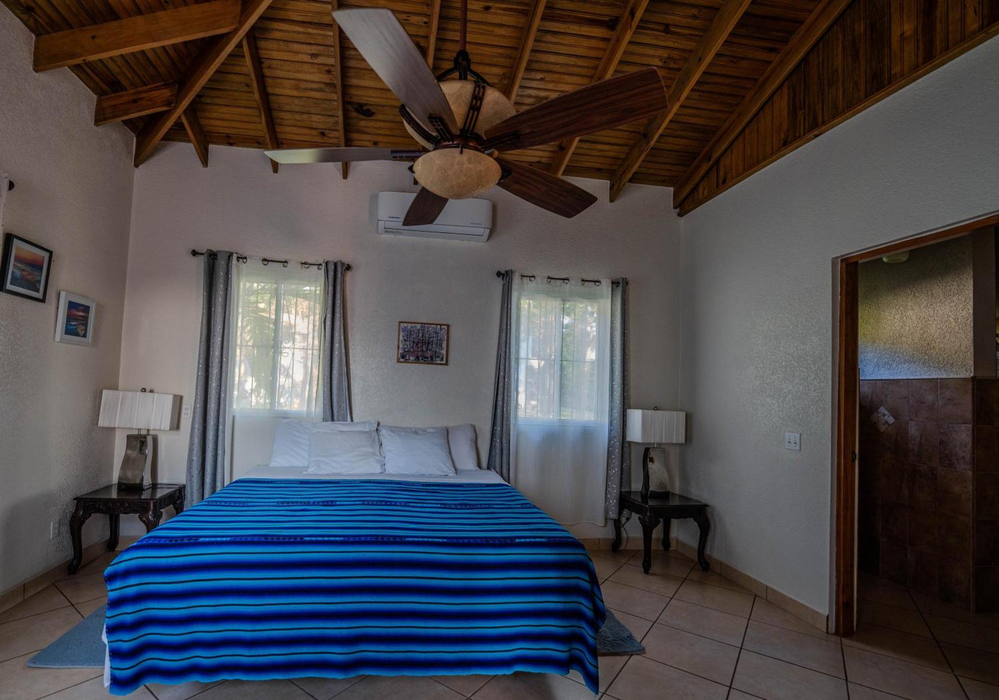 ويست باي Seaside Inn Roatan المظهر الخارجي الصورة