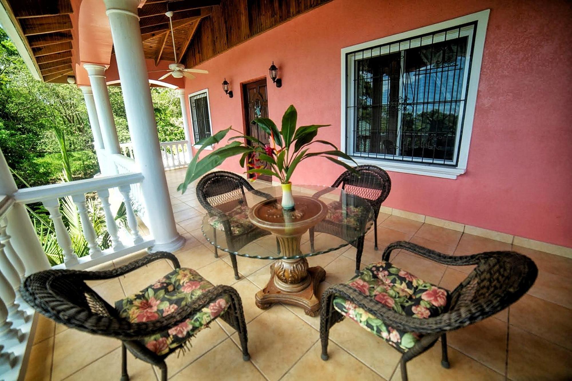 ويست باي Seaside Inn Roatan المظهر الخارجي الصورة